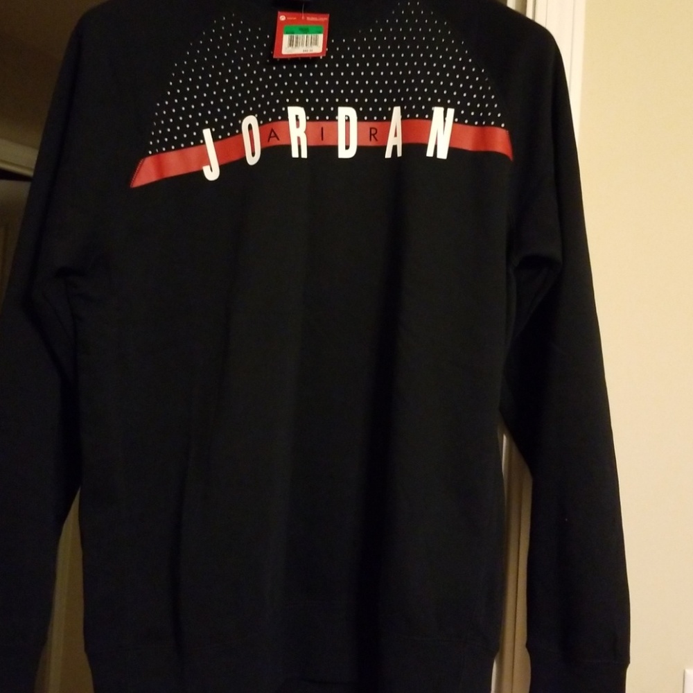 Jordan sweat shirt for men from a smoke/pet home.